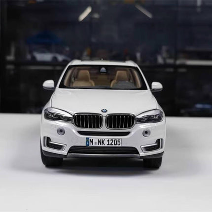 Paragon BMW X5 F15 White 1:18 Diecast Model Car - premium collector scale model
