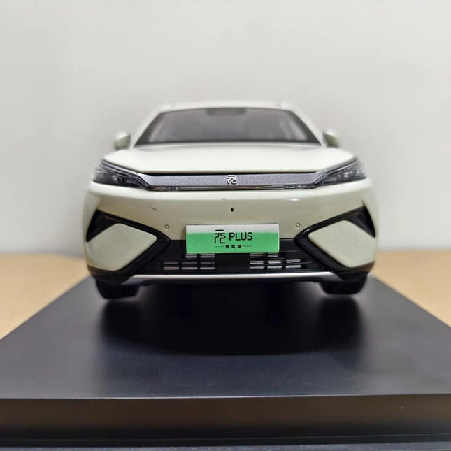YX Car Model BYD Yuan PLUS 2018 Sweet Porcelain White 1:18 Diecast Model Car - studio product photo of the scale model