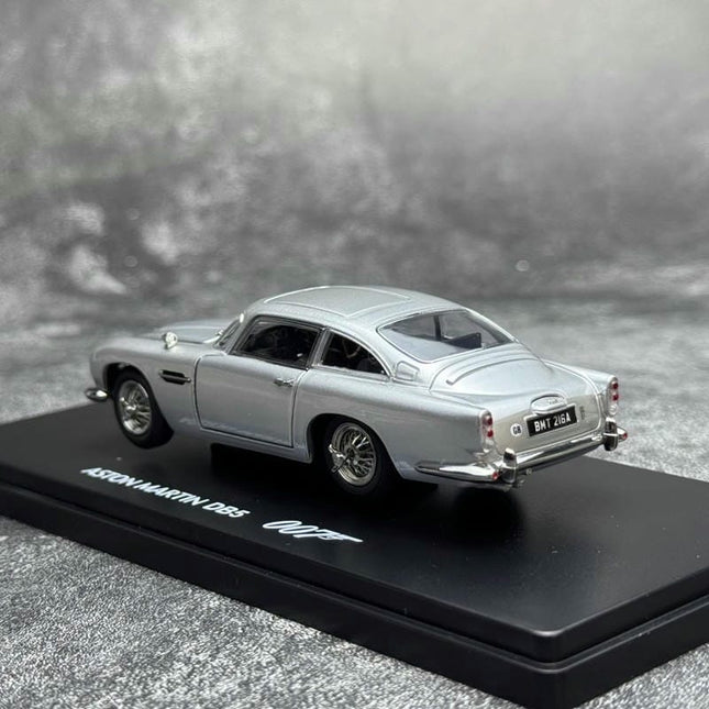 Xiao Guang Aston Martin DB5 007 Functional Edition 1:43 Diecast Model Car - studio product photo of the scale model