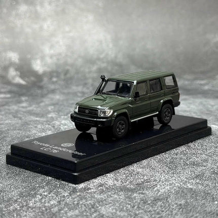 Para64 Toyota Land Cruiser 76 2014 Military Green 1:64 Diecast Model Car - hand-finished display model