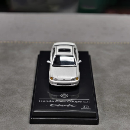 Para64 Honda Civic Si 1999 White 1:64 Diecast Model Car - studio product photo of the scale model