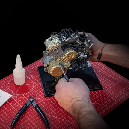 Pocher Ducati Panigale V2 Superquadro Engine Kit 1:4 Diecast Model Motorcycle - scale model for display