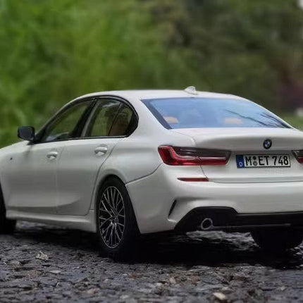 Norev BMW 330i G20 2019 White 1:18 Diecast Model Car - scale model for display