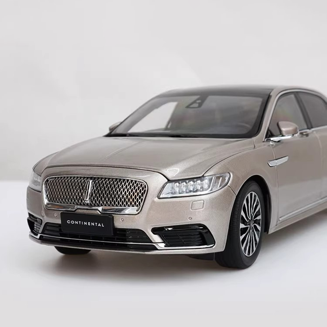 Original Manufacturer Lincoln Continental White 1:18 Diecast Model Car - studio product photo of the scale model