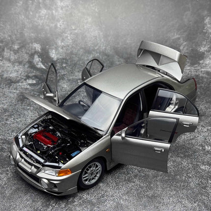 Motorhelix Mitsubishi Lancer EVO 4th Generation Silver 1:18 Diecast Model Car - fine detailed model replica