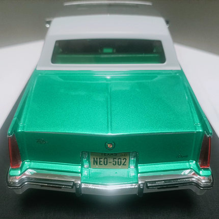 AMC Cadillac Eldorado Biarritz 1980 Silver Metallic 1:18 Diecast Model Car - collectible scale model car
