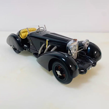 CMC Mercedes-Benz SSK Gift Set Black 1:18 Diecast Model Car - detailed die-cast style model