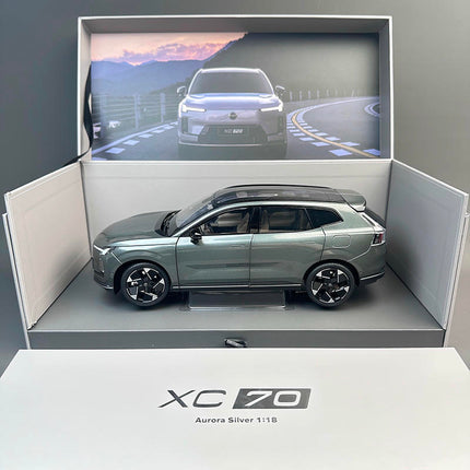YX Car Model Volvo XC70 Opening Green 1:18 Diecast Model Car - scale replica for enthusiasts