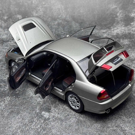Motorhelix Mitsubishi Lancer EVO 4th Generation Silver 1:18 Diecast Model Car - scale model collectible piece