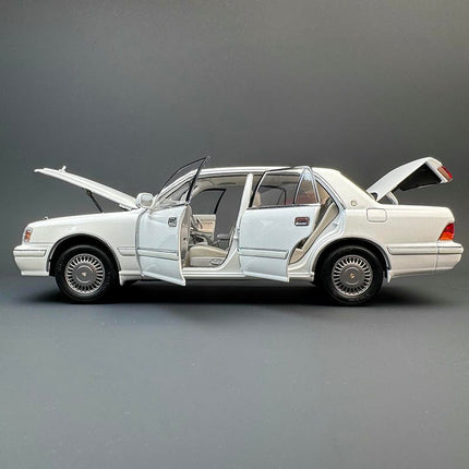 KengFai Toyota Crown 155 1:18 Diecast Model Car - showroom-quality model replica