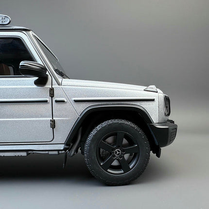 Norev Mercedes-Benz G500 4x42 1:18 Diecast Model Car - scale replica for enthusiasts