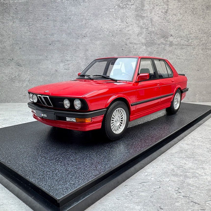 Qriginal BMW M5 1:18 Resin Model Car - fine detailed model replica