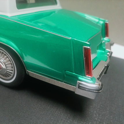 AMC Cadillac Eldorado Biarritz 1980 Silver Metallic 1:18 Diecast Model Car - fine detailed model replica