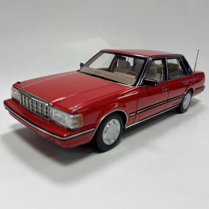 Xiao Guang Toyota Crown MS122 1:18 Diecast Model Car - studio product photo of the scale model