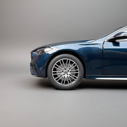 YX Car Model Mercedes-Benz C-Class C260 1:18 Diecast Model Car - showroom-quality model replica