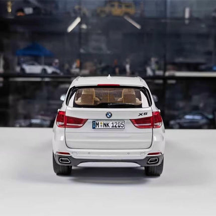Paragon BMW X5 F15 White 1:18 Diecast Model Car - hand-finished display model