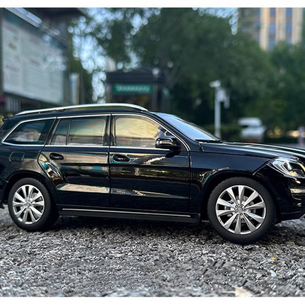 Norev Mercedes-Benz GL500 7-Seater SUV 1:18 Diecast Model Car - scale model for display