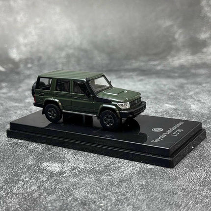 Para64 Toyota Land Cruiser 76 2014 Military Green 1:64 Diecast Model Car - detailed model car replica