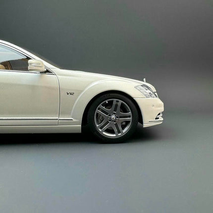MH Mercedes-Benz S600L W221 1:18 Diecast Model Car - showroom-quality model replica
