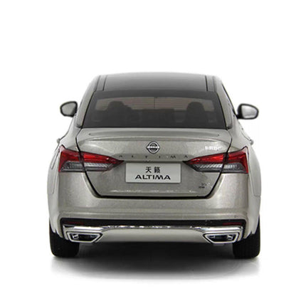Paudi Nissan Altima Silver 1:18 Diecast Model Car - fine detailed model replica