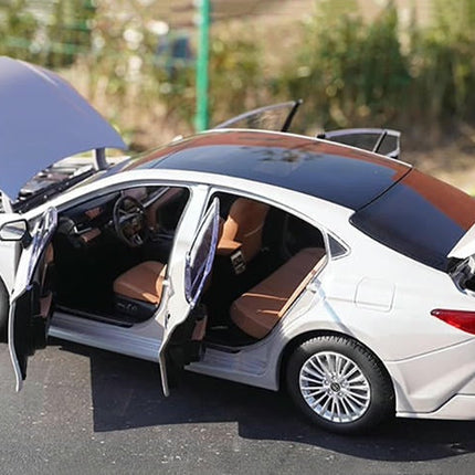 YX Car Model Toyota Camry 2024 9th Generation 1:18 Diecast Model Car - scale model for display