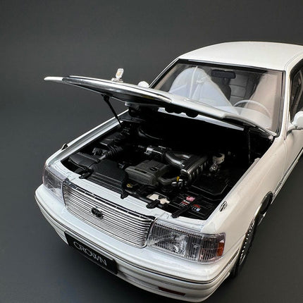 KengFai Toyota Crown 155 1:18 Diecast Model Car - scale model collectible piece