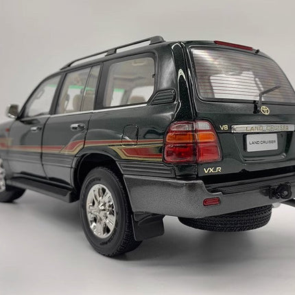 YX Car Model Toyota Land Cruiser LC100 1:18 Diecast Model Car - detailed die-cast style model