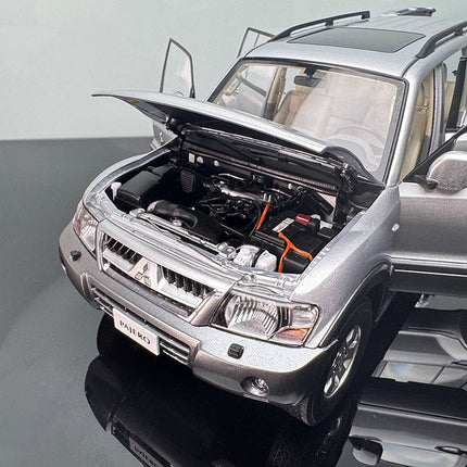 YC Model Mitsubishi Pajero V73 Silver Green 1:18 Diecast Model Car - detailed die-cast style model