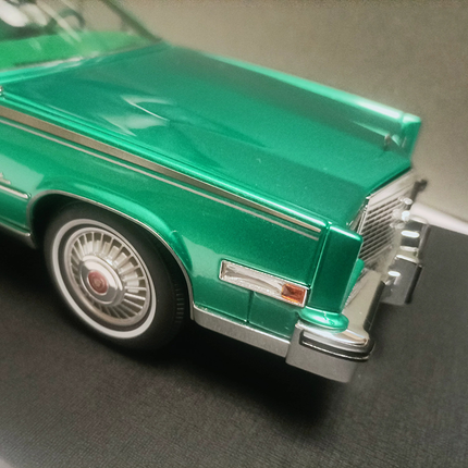 AMC Cadillac Eldorado Biarritz 1980 Silver Metallic 1:18 Diecast Model Car - premium collector scale model