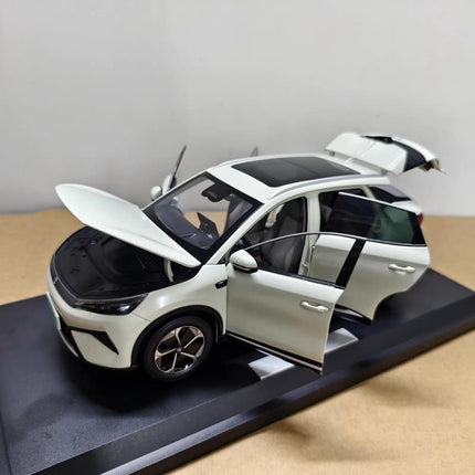 YX Car Model BYD Yuan PLUS 2018 Sweet Porcelain White 1:18 Diecast Model Car - scale model for display