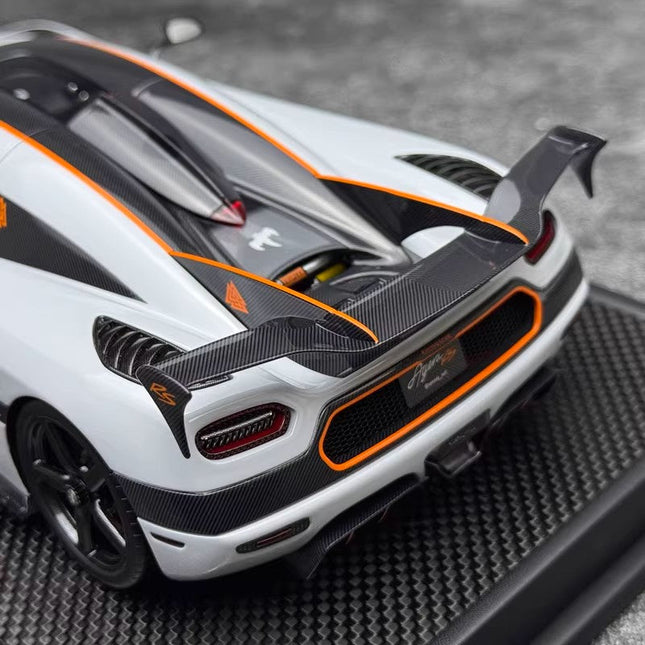 VMB Koenigsegg Agera RS Static Display 1:18 Resin Model Car - studio product photo of the scale model