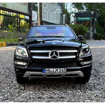 Norev Mercedes-Benz GL500 7-Seater SUV 1:18 Diecast Model Car - detailed collectible replica