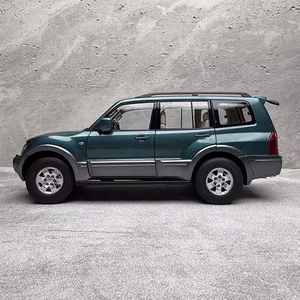 YC Model Mitsubishi Pajero V73 Silver Green 1:18 Diecast Model Car - detailed model car replica