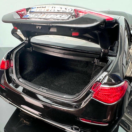 Norev Mercedes-Benz W223 S600 1:18 Diecast Model Car - collector display piece