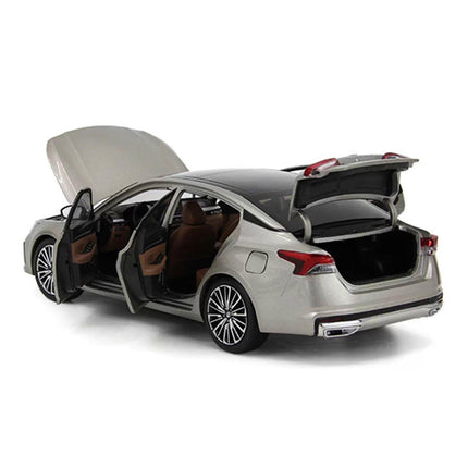 Paudi Nissan Altima Silver 1:18 Diecast Model Car - detailed die-cast style model