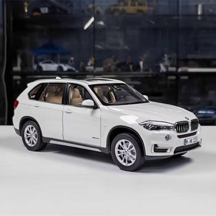 Paragon BMW X5 F15 White 1:18 Diecast Model Car - collector display piece