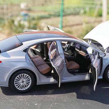 YX Car Model Toyota Camry 2024 9th Generation 1:18 Diecast Model Car - detailed die-cast style model