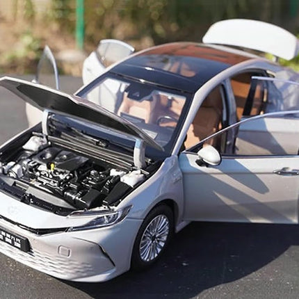 YX Car Model Toyota Camry 2024 9th Generation 1:18 Diecast Model Car - collector edition scale model