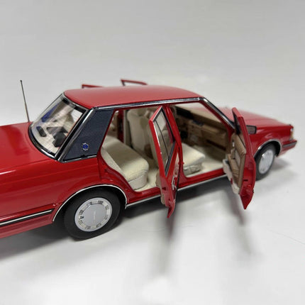 Xiao Guang Toyota Crown MS122 1:18 Diecast Model Car - showroom-quality model replica