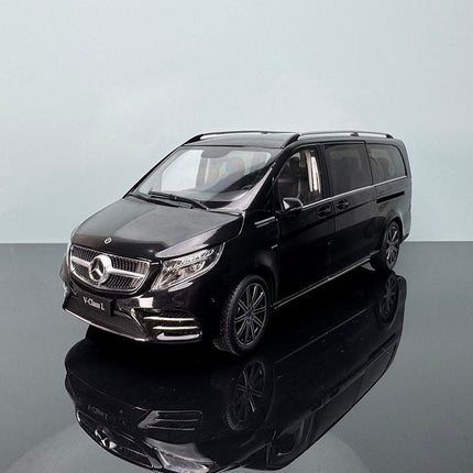 YX Car Model Mercedes-Benz V-Class V260 Black 1:18 Diecast Model Car - studio product photo of the scale model