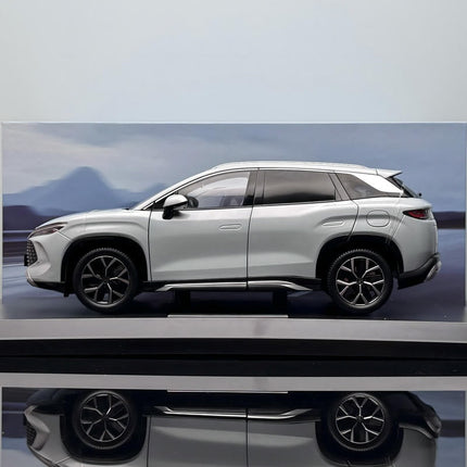 Original Model BYD Song L DM-i 2025 Ice Amber Blue 1:18 Diecast Model Car - hand-finished display model