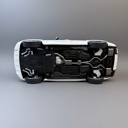 Whelart Land Rover Range Rover Sport White 1:18 Diecast Model Car - collector display piece
