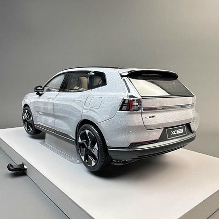 YX Car Model Volvo XC70 Opening Green 1:18 Diecast Model Car - showroom-quality model replica
