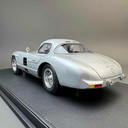 V8 Model Mercedes-Benz 300 SLR 1:18 Resin Model Car - detailed model car replica