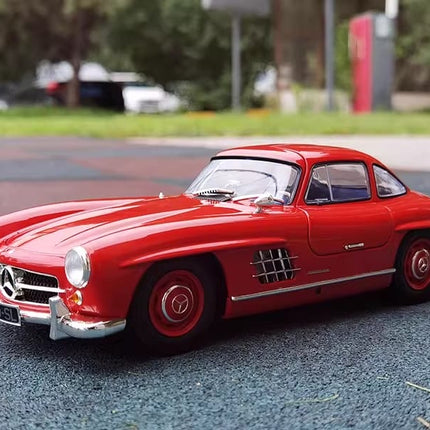Minichamps Mercedes-Benz 300SL W198 1954 Gullwing 1:18 Diecast Model Car - collectible scale model car