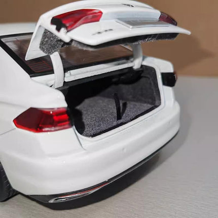 YX Car Model Volkswagen Bora Black 1:18 Diecast Model Car - showroom-quality model replica