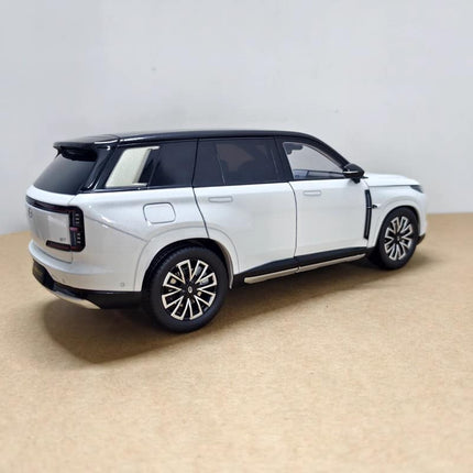 GAC Trumpchi Xiangwang S7 2025 OEM White 1:18 Diecast Model Car - showroom-quality model replica
