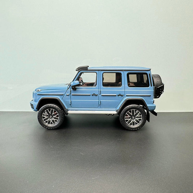 KengFai Mercedes-Benz AMG G63 4x4 1:18 Diecast Model Car - studio product photo of the scale model