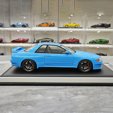 Motorhelix Nissan Skyline GT-R R32 Customized 1:18 Resin Model Car - fine detailed model replica