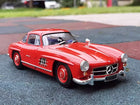 Minichamps Mercedes-Benz 300SL W198 1954 Gullwing 1:18 Diecast Model Car - detailed collector display model